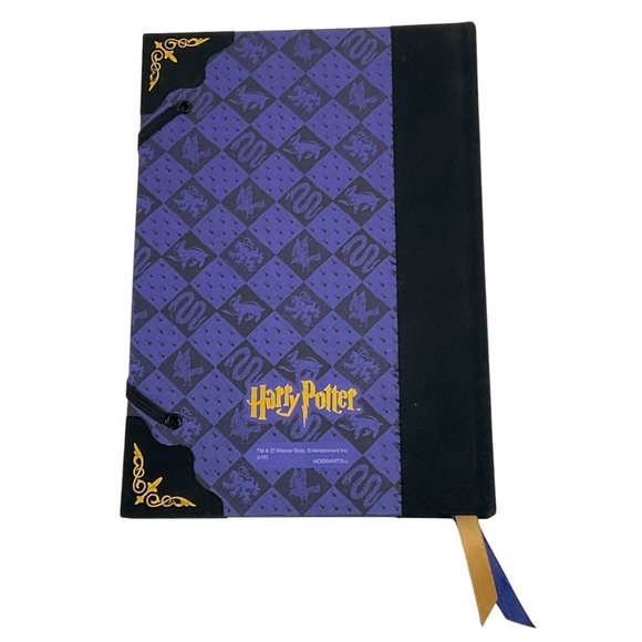 Harry Potter Hogwarts Warner Bros Lined Paper Journal with Die-Cast Metal Crest - Picture 7 of 12